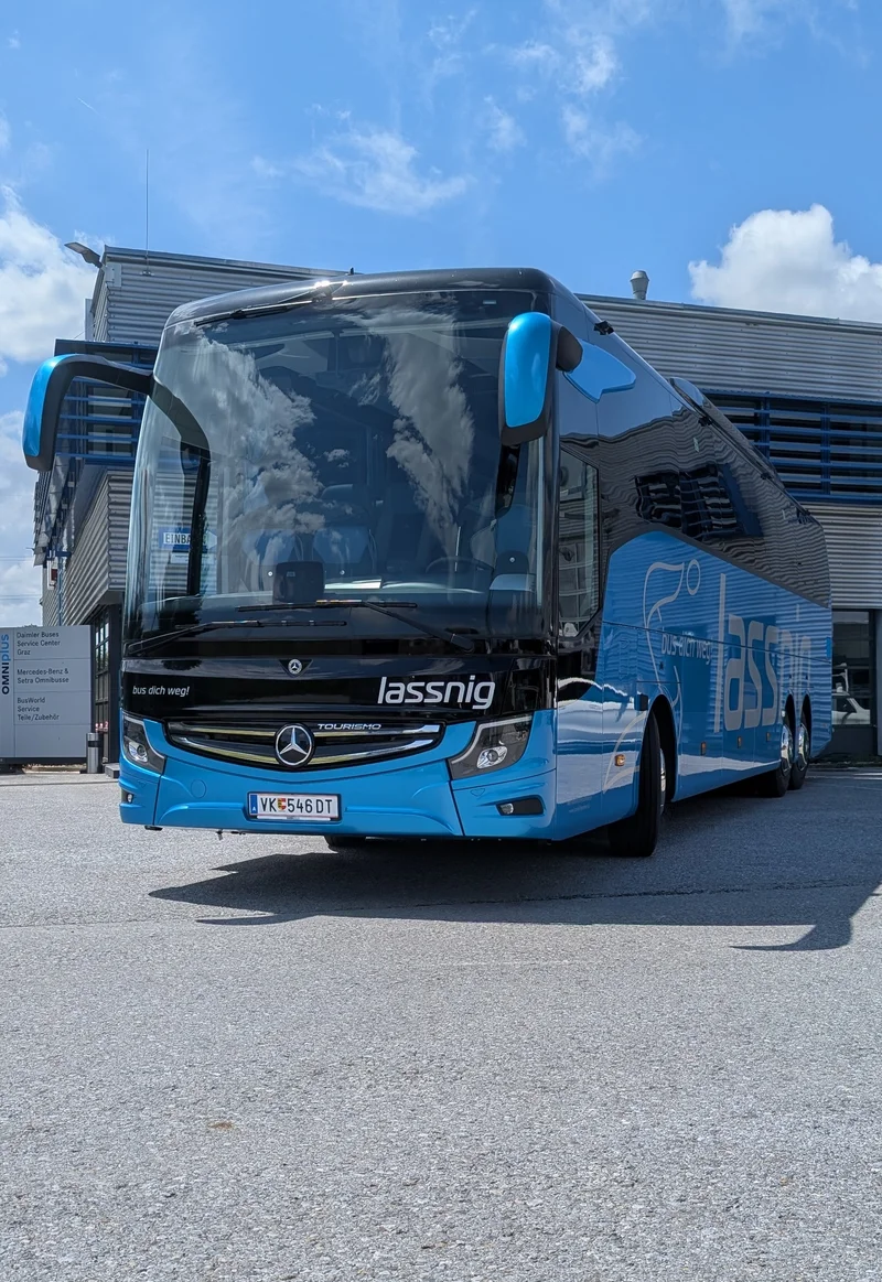 Mercedes Tourismo RHD / Bild 1