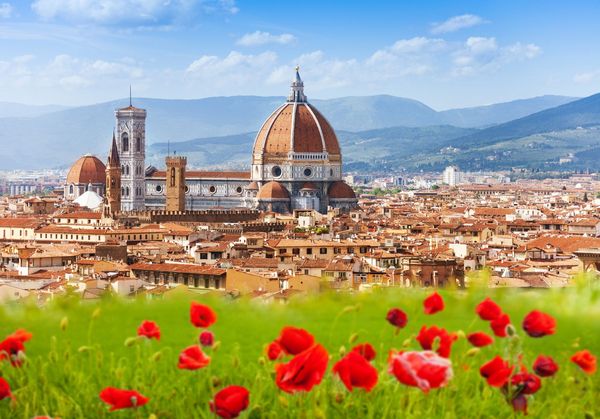 Die Kathedrale Santa Maria del Fiore in Florenz ist die Bischofskirche des Erzbistums Florenz und somit Metropolitankirche der Kirchenprovinz Florenz. Ihre gewaltige weltbekannte Kuppel, das Hauptwerk Brunelleschis, gilt als technische Meisterleistung der